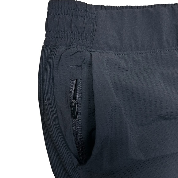 ATHLETA TEXTURED BROOKLYN JOGGER 8 Black Wrinkle Resistant Travel Quick Dry. - Picture 8 of 14